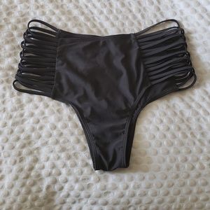 High waisted cheeky bikini bottom